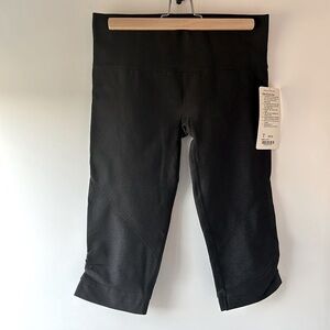 NEW WITH TAGS - Lululemon Ebb & Flow Crop - size 8